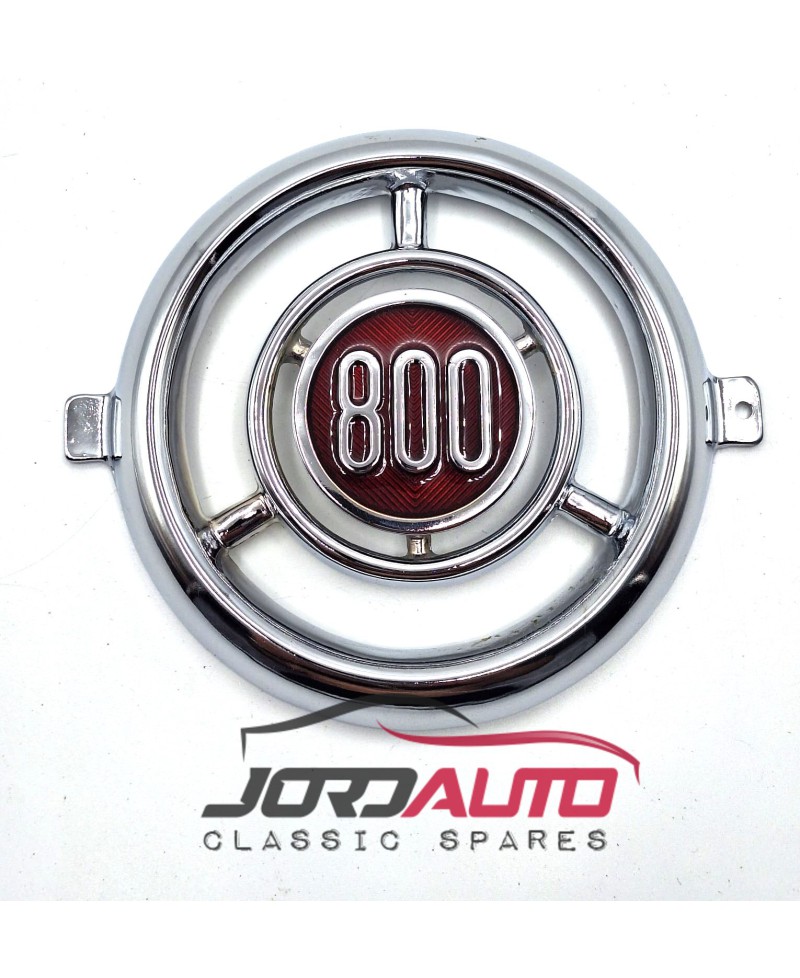 Anagrama central delantero SEAT 800 Metal cromado y lacado en rojo